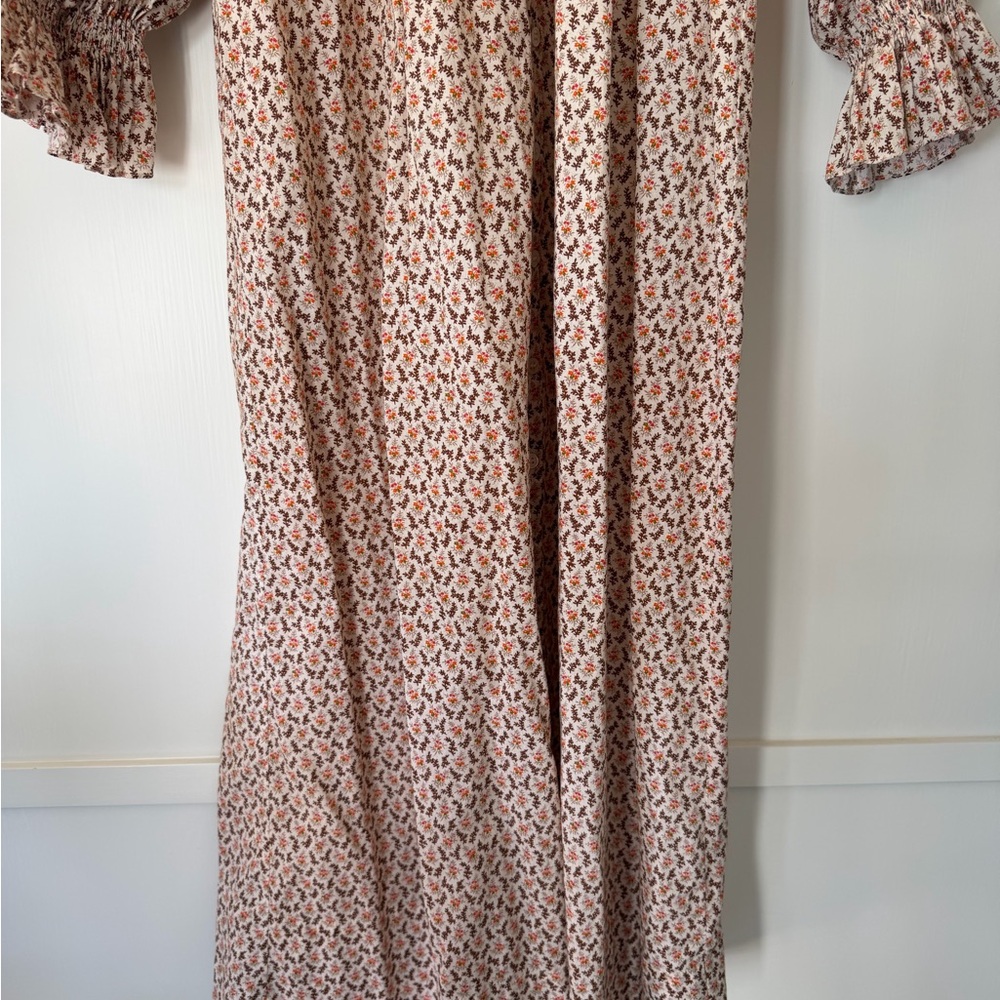 Doen Long Sleeve Dress in Cream Floral - Picture 8 of 8